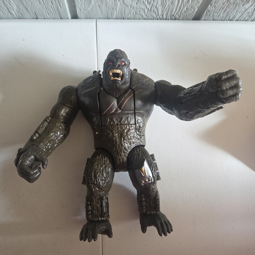 2022 Playmates 8" Deluxe Transforming Titan Tech Kong Figure Figurine